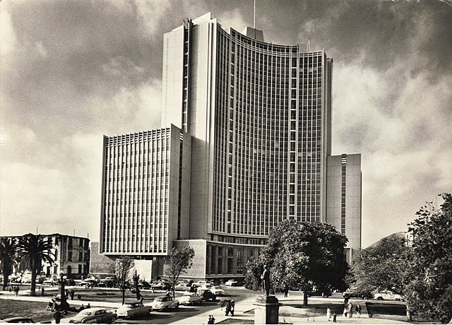 PERU. PRIMER EDIFICIO MINISTERIO DE EDUCACION CON 22 PISOS.