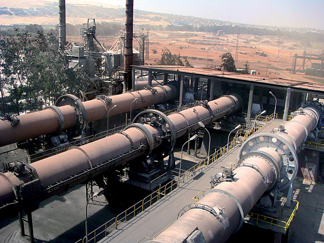 PERU. CHIMBOTE. CONSTRUCCION PRIMERA PLANTA SIDERURGIA.