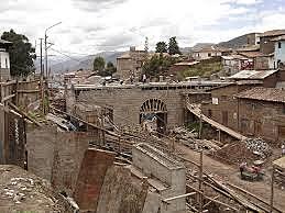 CUSCO. CONSTRUCCION DEL PUENTE ALMUDENA.