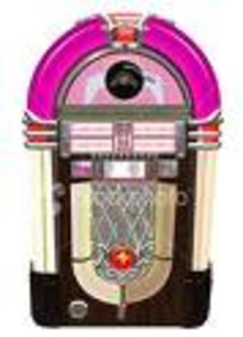 Robert Hope-Jones invented the Wurlitzer jukebox.