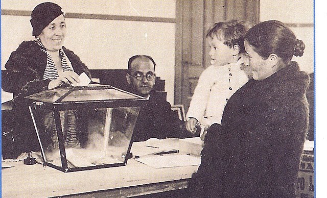 Les dones exerceixen el dret a vot per 1r cop. Finlàndia (llavors, Imperi Rus)