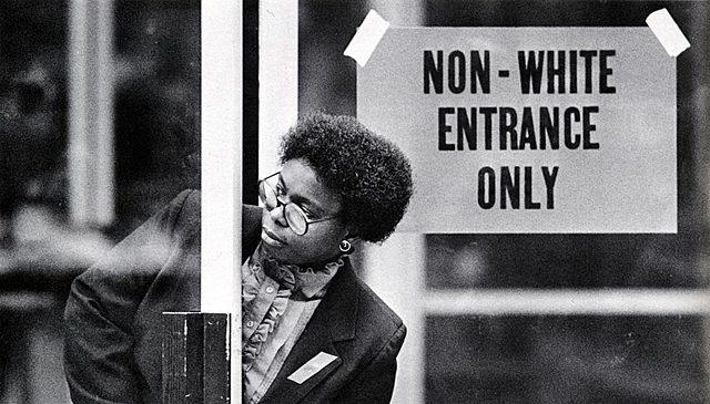 S’aprova l’Apartheid, un sistema de segregació racial