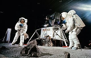 Armstrong i Aldrin trepitgen la Lluna