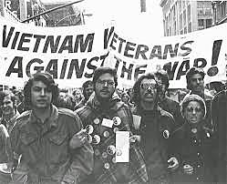 REVOLTES POPULARS PRODUÏDES PER LA GUERRA QUE EE.UU LLIURAVA AL VIETNAM