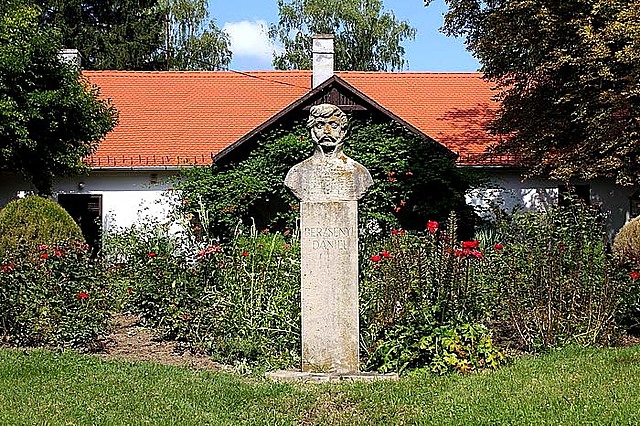 Niklára költöznek