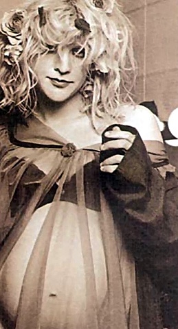 The pregnancy of Love