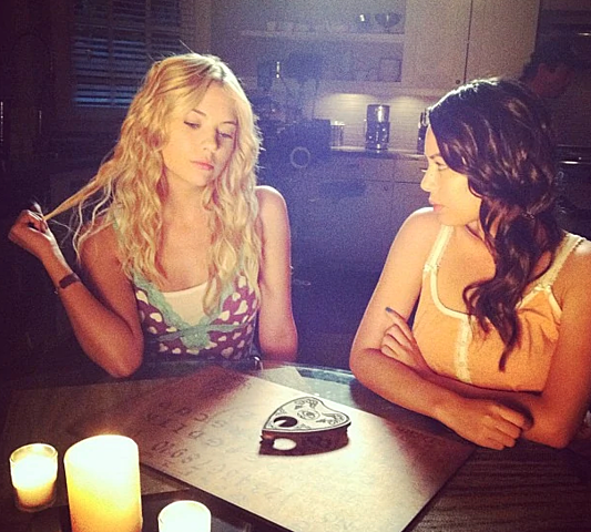 Hanna & Mona Play Ouija