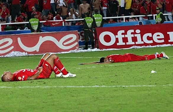 LOS ESCARLATAS DESCIENDEN POR PRIMERA VEZ