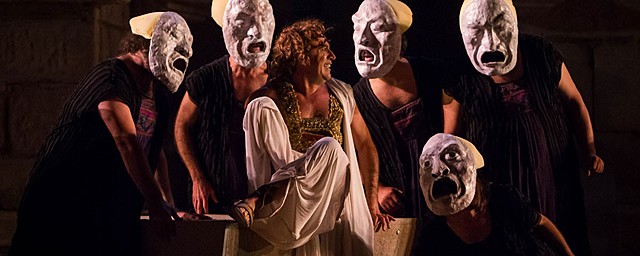 El coro influye en Edipo