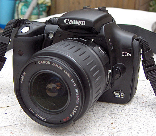 CAMARA CANON EOS-300D