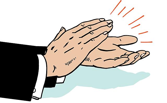 Inicio de los aplausos al personal sanitario