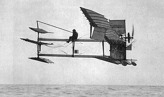 Le premier hydravion