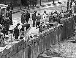 Construcció del Mur de Berlin