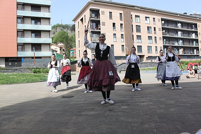 Helduen Dantzari Festa