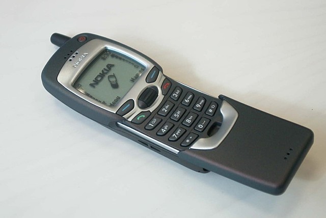 Esimenemobiil telefon