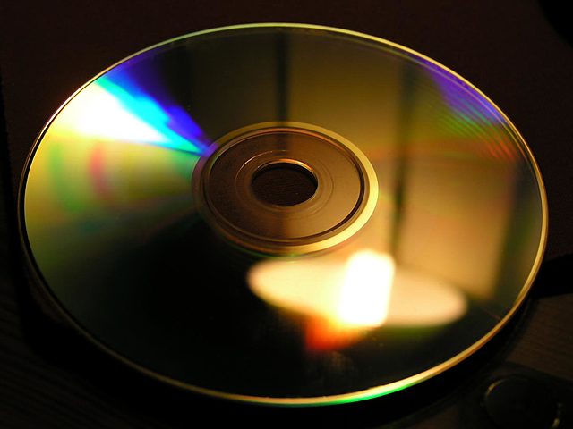 COMPACT DISC