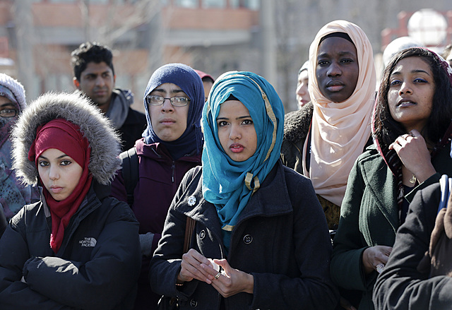 Muslimidynastiat hallitsivat eri puolilla Intiaa