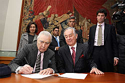 Evento donación "Quiero Estudiar" Julio Mario Santodomingo