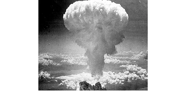 Estallan las dos Bombas Atómicas.