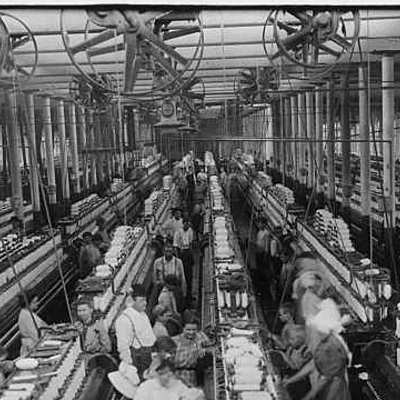 Timeline: Revoluções Industriais - Júlia Schaefer e Bianca Iazigi 2D