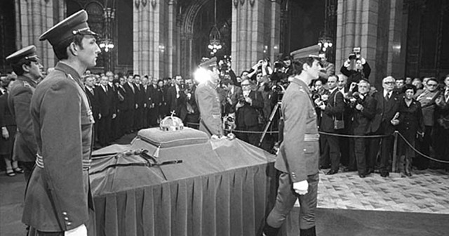 Magyarország visszakapja a Szent Koronát az USA-tól