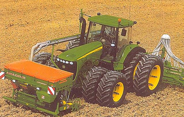 Marca: JOHN DEERE / Modelo: 8520