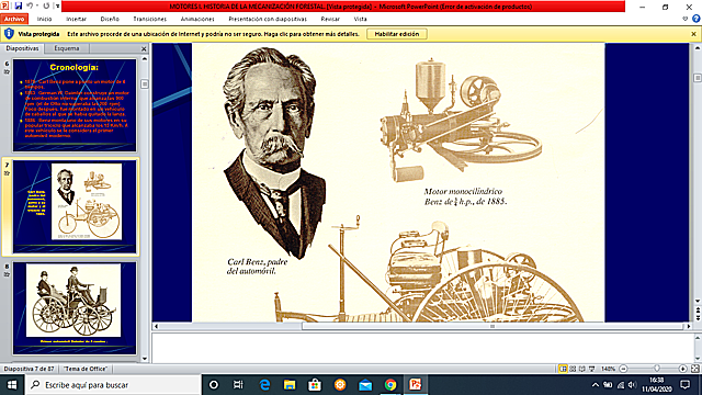 Carl Benz, padre del automóvil, junto a su motor y el triciclo