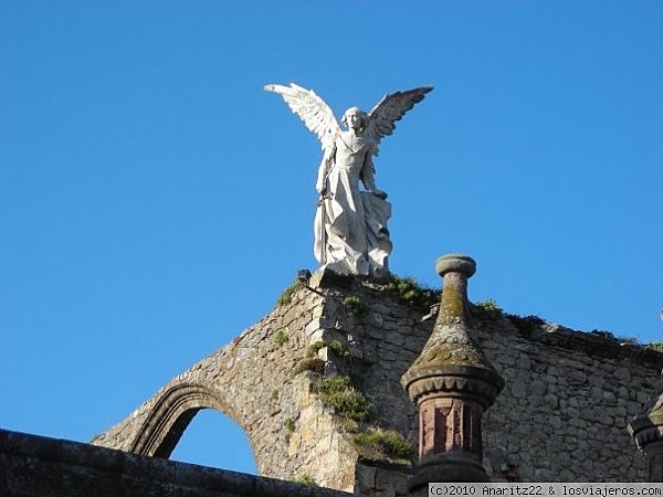 L'àngel guardià del  cementiri de Comillas (J Llimona)