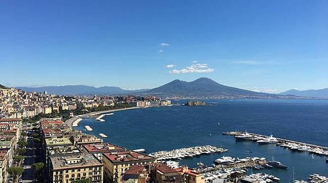 Relax in the Bay of Naples