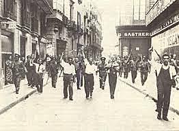 Desarticulación del poder del Estado y la toma del poder por los "comités locales", sostenidos por las milicias de los partidos obreros.