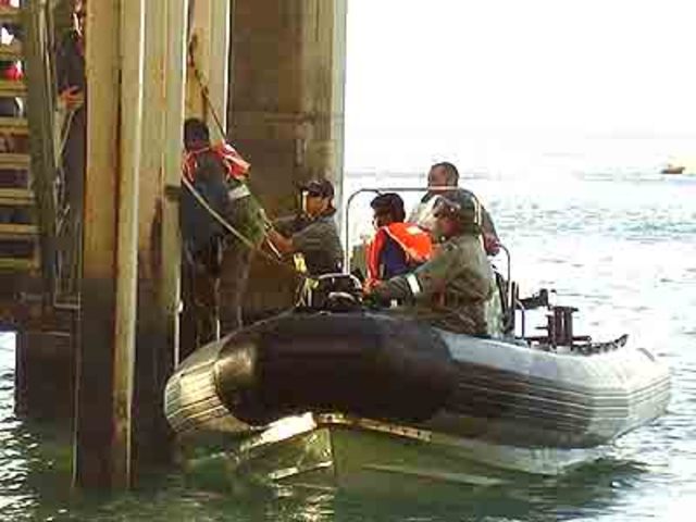 An explosion off the West Australian coast of Ashmore Reef kills up to five suspected asylum seekers and injures another 44 people.