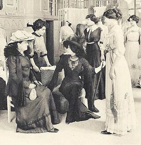 history of women fashoin by ; https://glamourdaze.com/history-of-womens-fashion/1900-to-1919