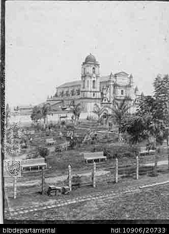 Mejoras en la plaza por celebración de centenario de la independencia