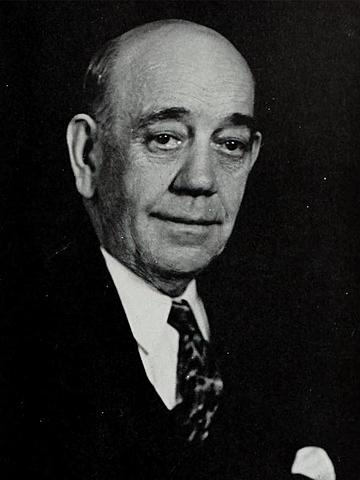 Becomes "Colonel" Sanders