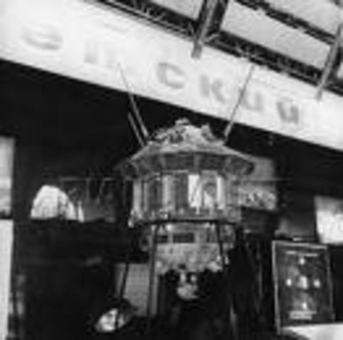 luna 3 launched - USSR