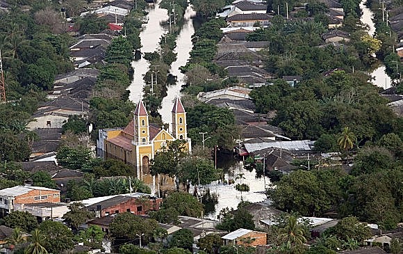 Desbordamiento del canal dique en el Atlántico