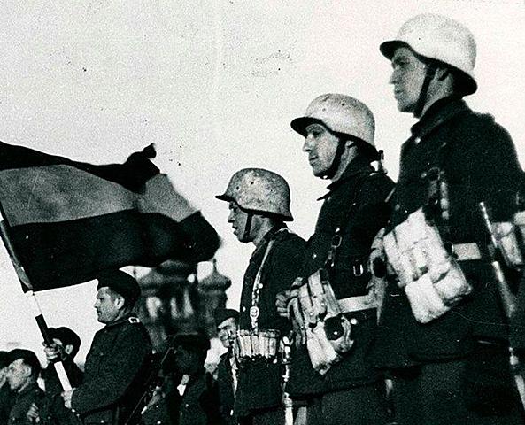 Franco envia a la División Azul a luchar contra los alemanes