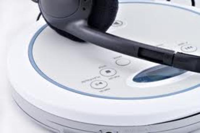 (R) Portable CD player
