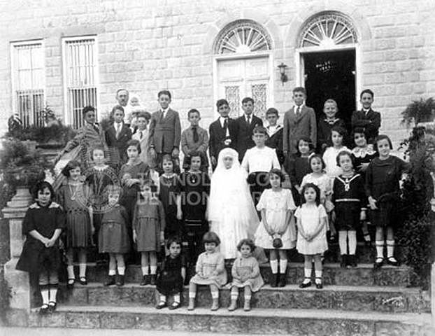 Primer momento: hospicios, asilos y orígenes de los jardines infantiles