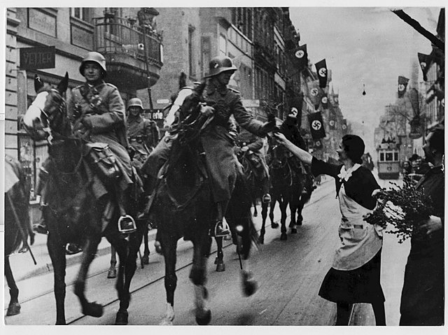 Primera acción militar de Hitler: tropas alemanas ocupan región de Renania.