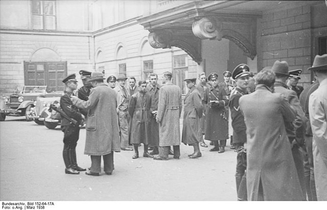 Eichmann ataca a la sede de la comunidad judía en Viena.