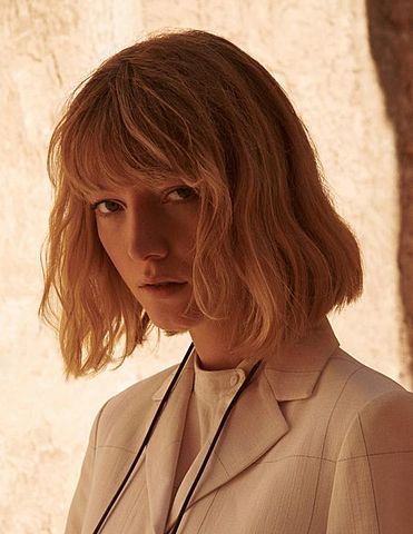 Meeting Maggie, Henrik finds out his parents were killed