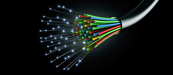 Se crea la Fibra Óptica