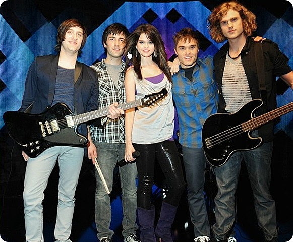 Formó una banda llamada Selena Gomez & the Scene