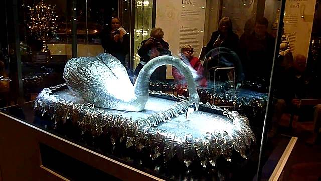 COMPRA DEL CISNE PLATEADO