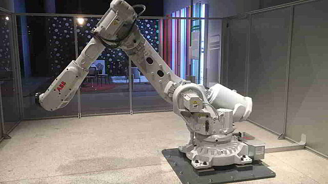 BRAZO ROBÓTICO CON MOVIMIENTO COMPLEJO