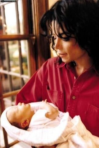 Rowe gives birth to daughter Paris Michael Katherine