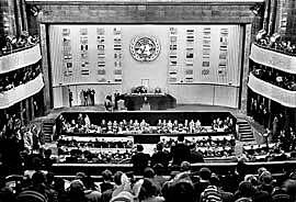 Espanya entra en les Nacions Unides.