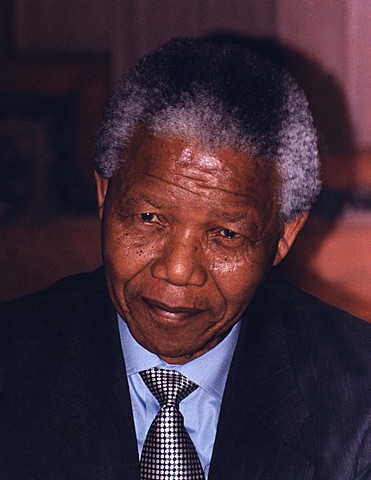 Nelson Mandela és empresonat a Suràfrica, com a repressió al sistema Apartheid.