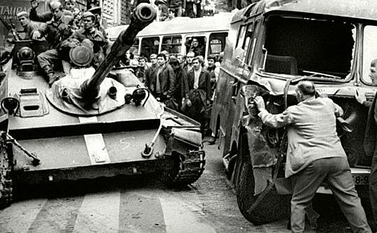 Comença la Primavera de Praga.